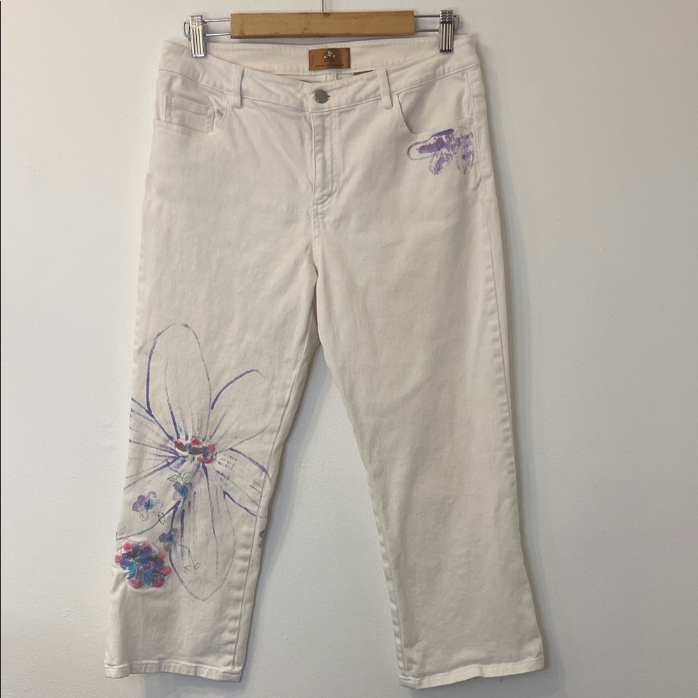 Dana Buchman Off White Jeans with Purple Floral Accents Size 8/29 Inseam 23” EUC
